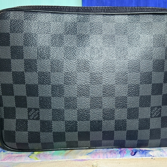 Louis Vuitton Damier Graphite Trocadero Messenger Bag - Picture 13 of 16